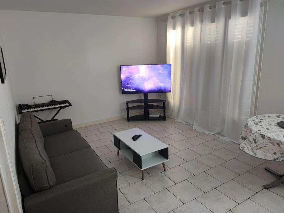 F3 Plein Centre Ville De Gien Εξωτερικό φωτογραφία